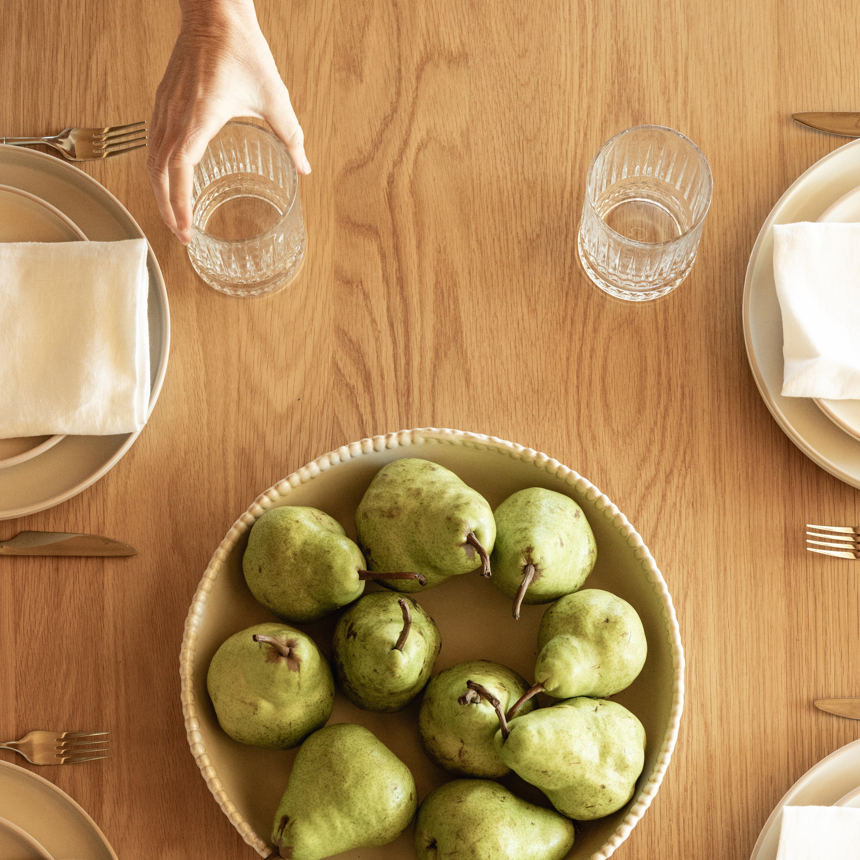 Luno-Oval-Dining-Table--SHARED--detail-4-sq.jpg