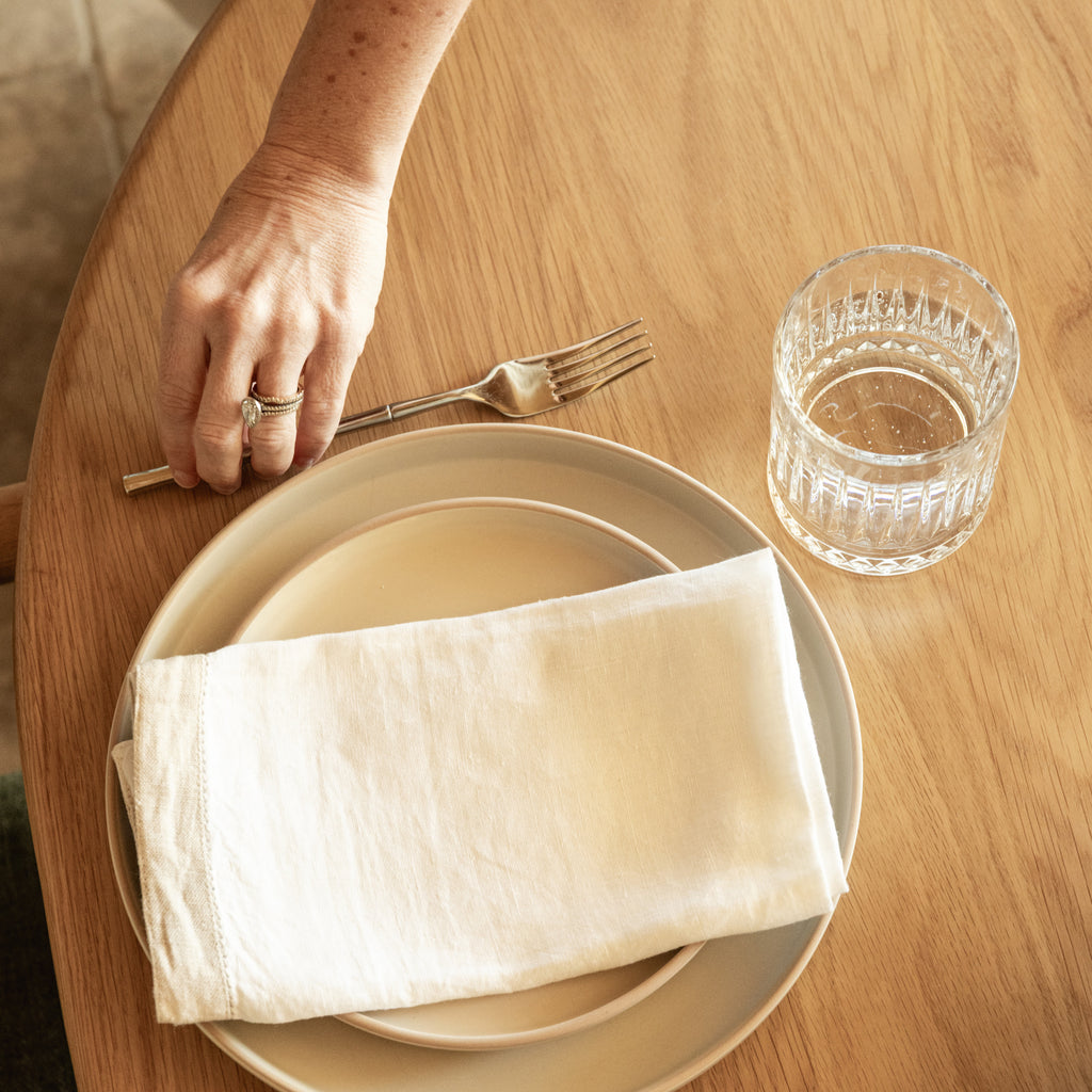 Luno-Oval-Dining-Table--SHARED--detail-6-sq.jpg