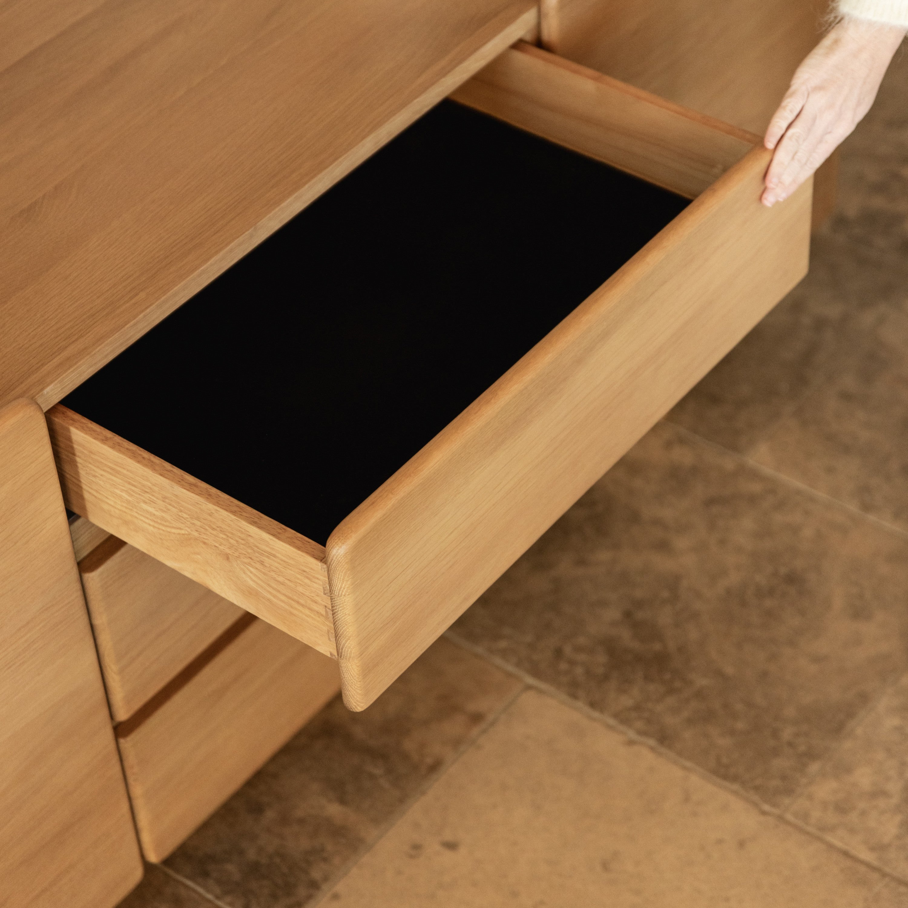 Luno-Sideboard-Oak--RL1018--detail-3-sq.jpg