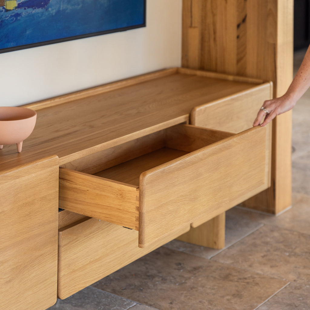 Luno-TV-_-Media-Console-Oak--RL1019--detail-1-sq.jpg
