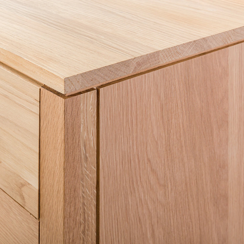 iconbydesign-bruno-chest-oak--SHARED--studio-d_detail-drawer.webp