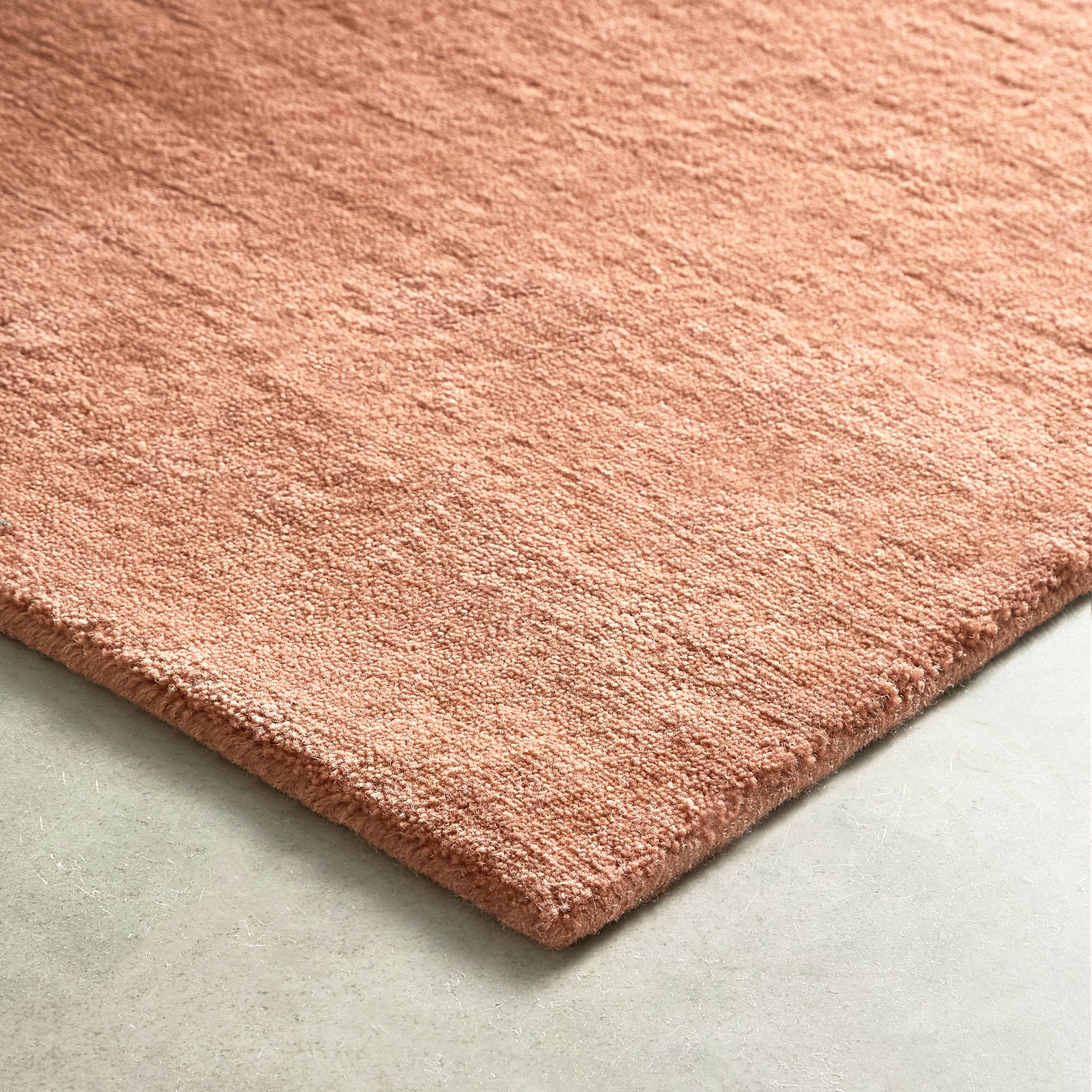 iconbydesign-freya-nz-wool-rug-dusty-clay-studio-detail-corner_f4pk8s.jpg
