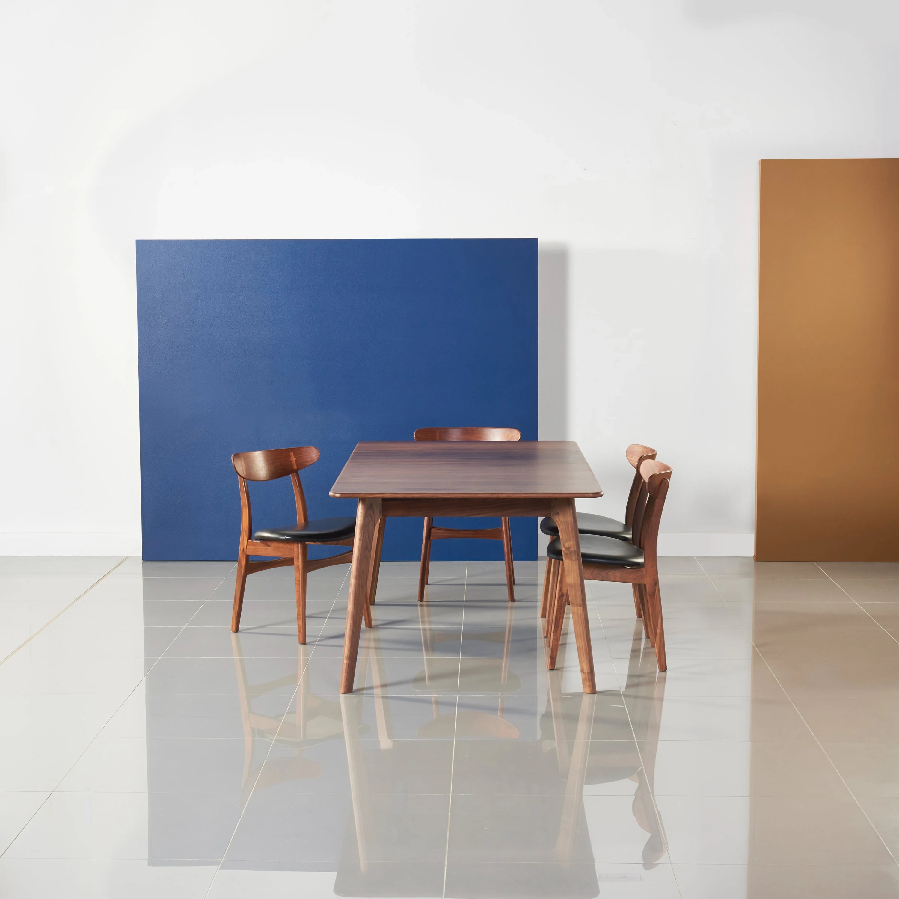 iconbydesign-magnus-dining-table-extendable-180-230x100cm-walnut--OW1385--studio-d_staged-7.webp
