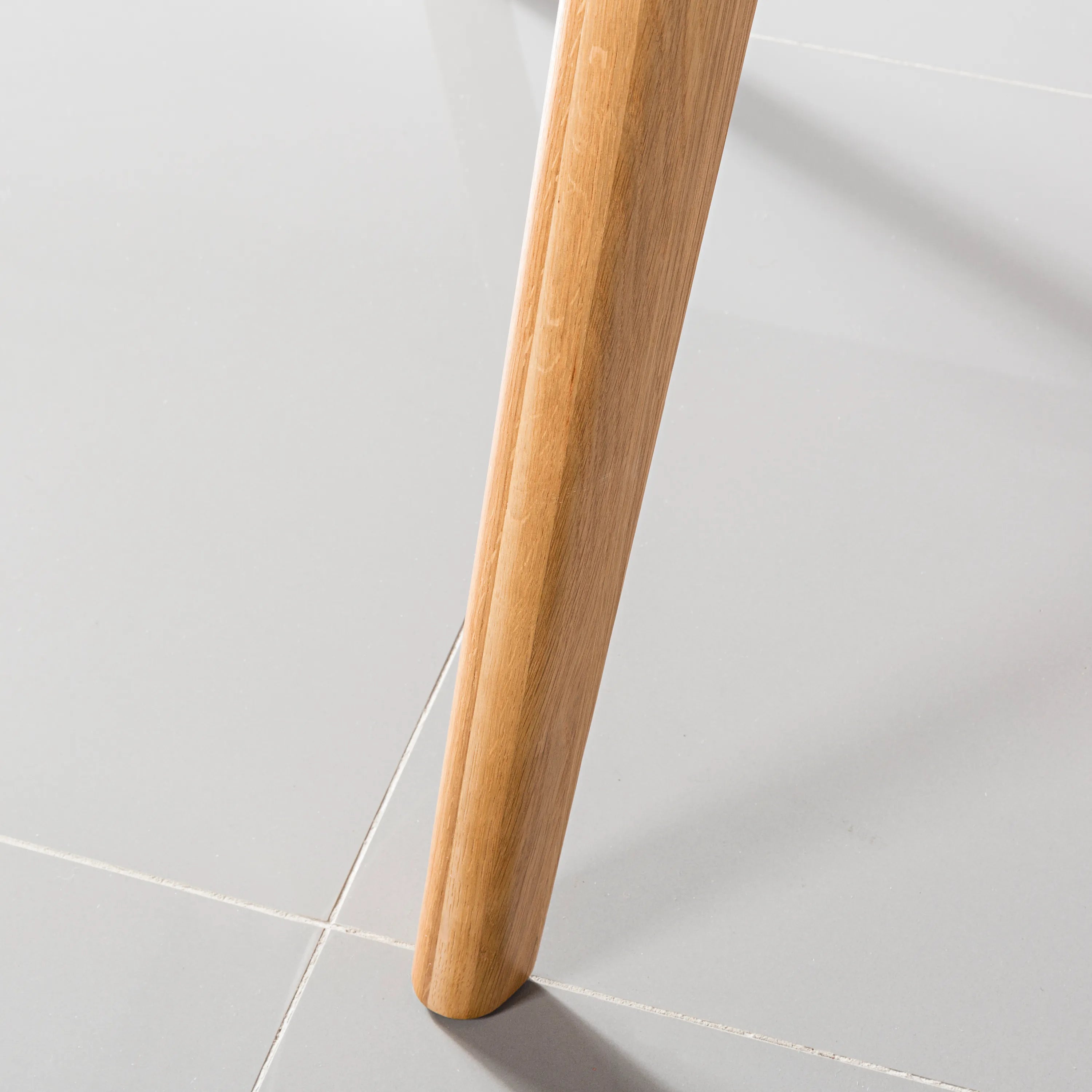 Magnus Dining Table Round 100cm Diameter Solid American Oak