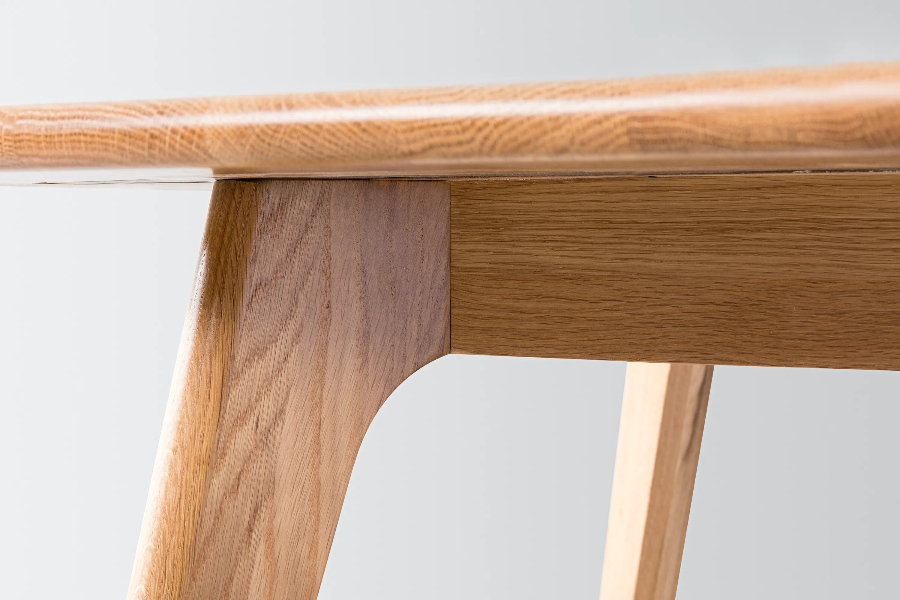 Magnus Dining Table Round 100cm Diameter Solid American Oak