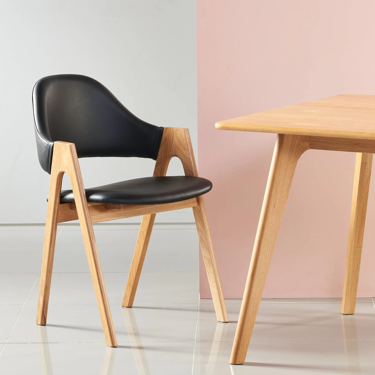 iconbydesign-nestor-dining-chair-oak-black-leather--DF4GA1--studio-d_staged.webp