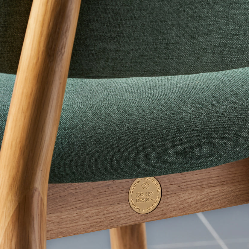 iconbydesign-olivia-dining-chair-oak-forest-green-fabric--DF3LA1--studio-d_detail-medallion.webp