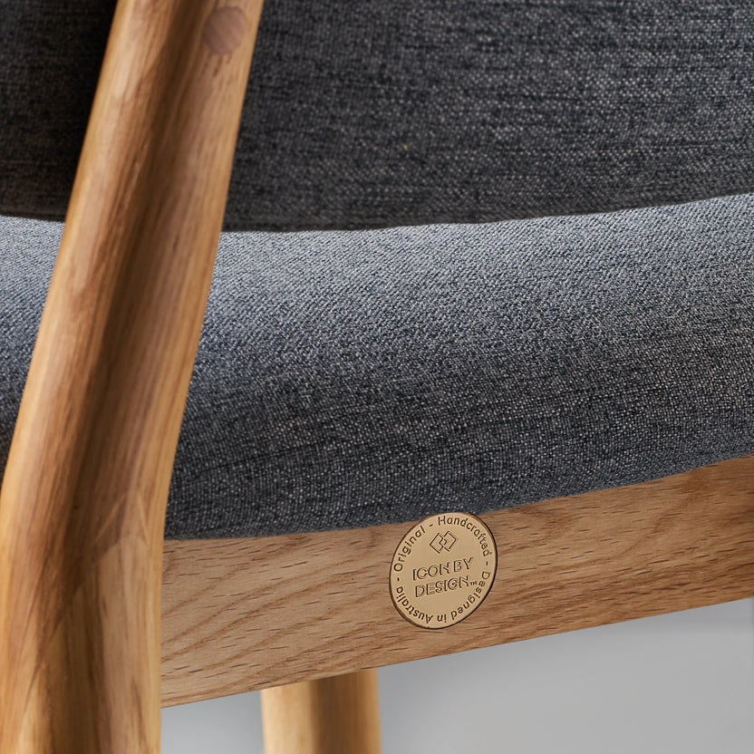 iconbydesign-olivia-dining-chair-oak-graphite-grey-fabric--DF3OA1--studio-d_detail-medallion.webp