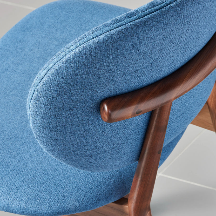 iconbydesign-olivia-dining-chair-walnut-denim-blue-fabric--DF3MB1--studio-d_detail-backrest-3.webp