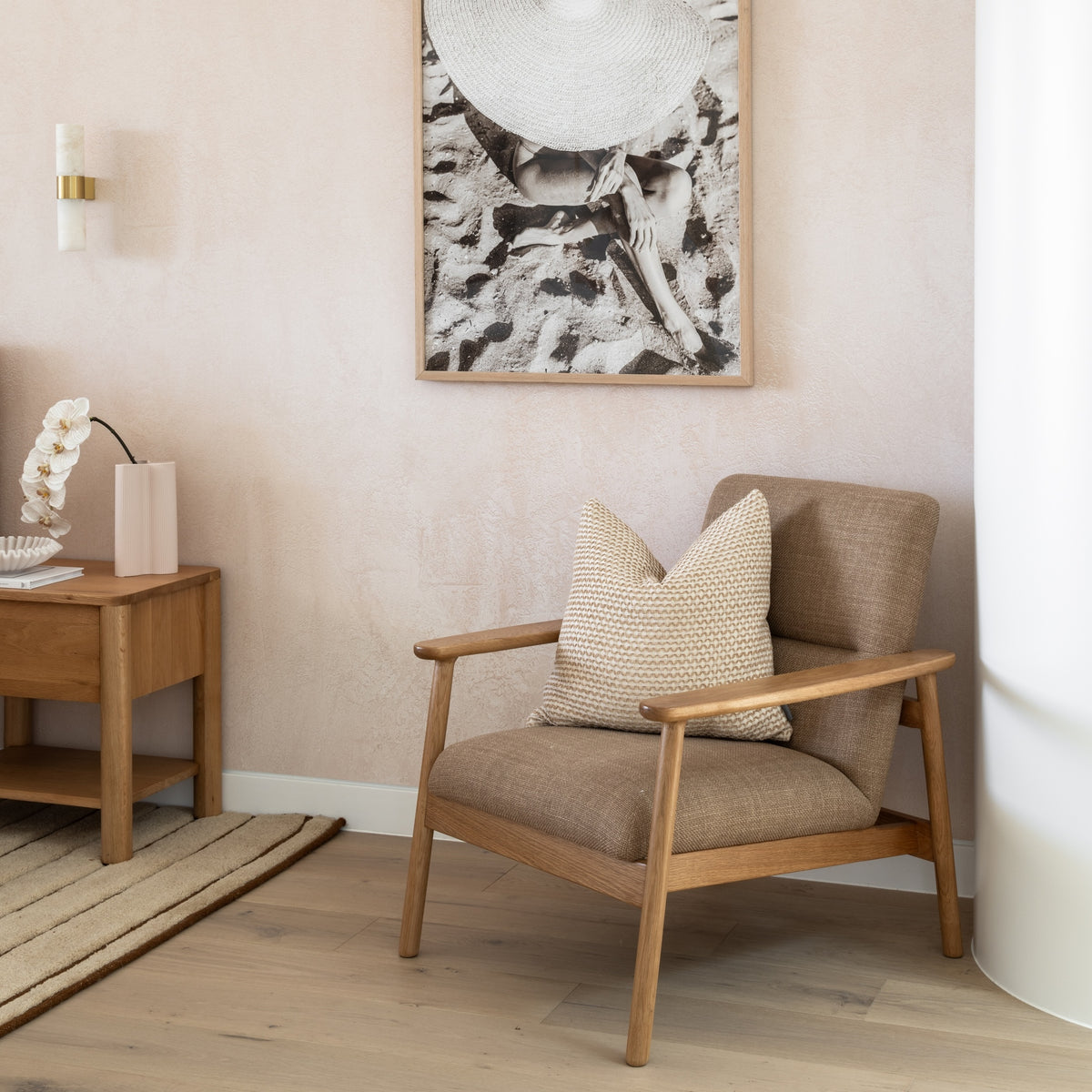 mysa-armchair-camel-LI7SA1-lifestyle_shgv9k.jpg