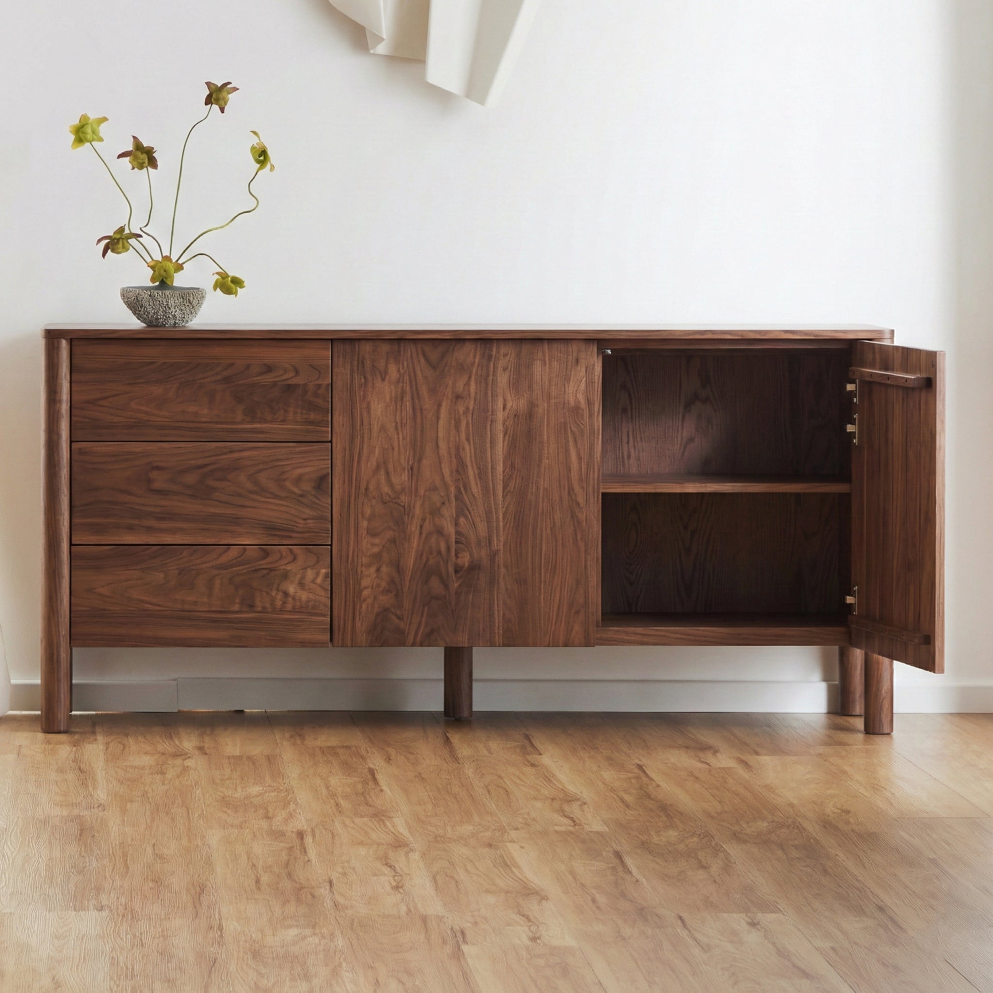 olivia-sideboard-71-solid-american-walnut-DE5ABA-detail-open-door_avgdfm.jpg