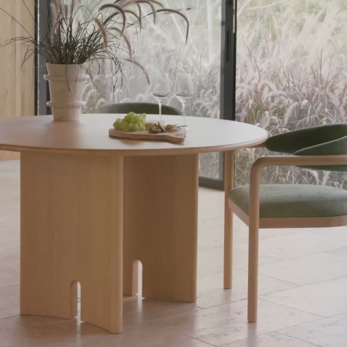 Luno-Round-Dining-Table-Oak-130cm--RL1013--Lifestyle.mp4